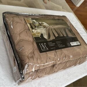 NWT INC Queen Coverlet